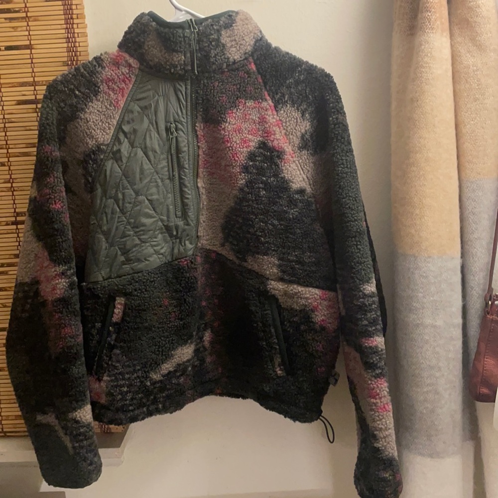 Joy lab HEAVY pullover. Made from recycled material. Go green.